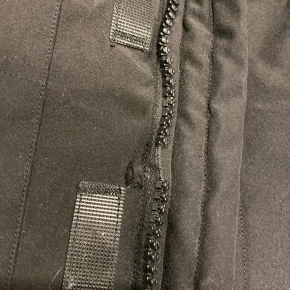 This Canada goose parka has the tags on it still, as well as the hologram tag. - Picture 4 of 5
